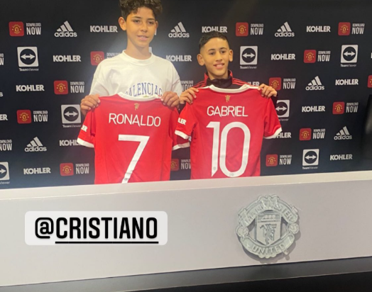 e7ernamente's tweet photo. Cristiano Ronaldo JR es presentado oficialmente como nuevo jugador del Manchester United ❤️ https://t.co/kqLATLX8F4