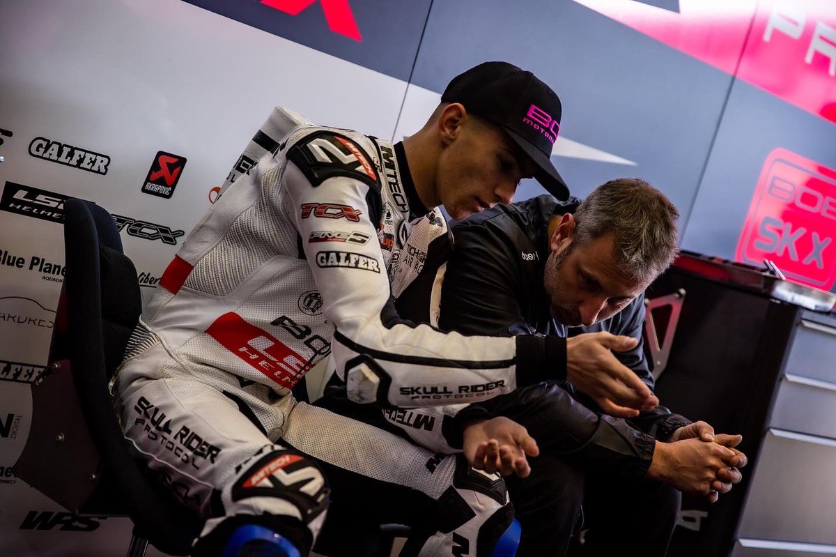 boemotorsports's tweet photo. Mucho trabajo en pista… ¡y también en el box! Terminamos dos intensos y productivos días de test. ¡Vamos a por todas! 🤜🏼🤛🏼
•
A lot of work on the track... and also in the box! We finish two intense and productive days of testing. Let's go for it! 🤜🏼🤛🏼

#BOESKX https://t.co/jNcouS42dJ
