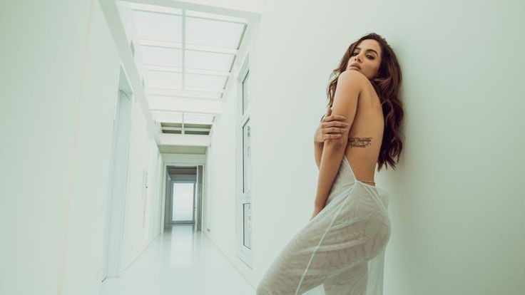 brufenty's tweet photo. topico: a anitta no inglês. https://t.co/9QuCCZmmzM