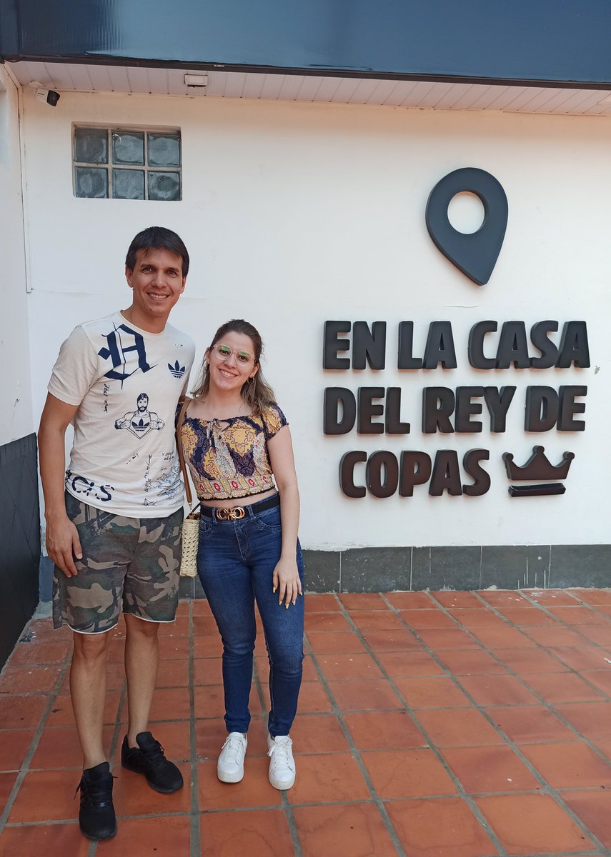 PaziiTorres's tweet photo. Después de 10 años de intentar encontrarle a este muchacho, le encuentro casualmente 🤣 en la casa del Rey de Copas 🤍
@pzeballos10 sos lo más!! 🛐 https://t.co/eIgQLXNA5I