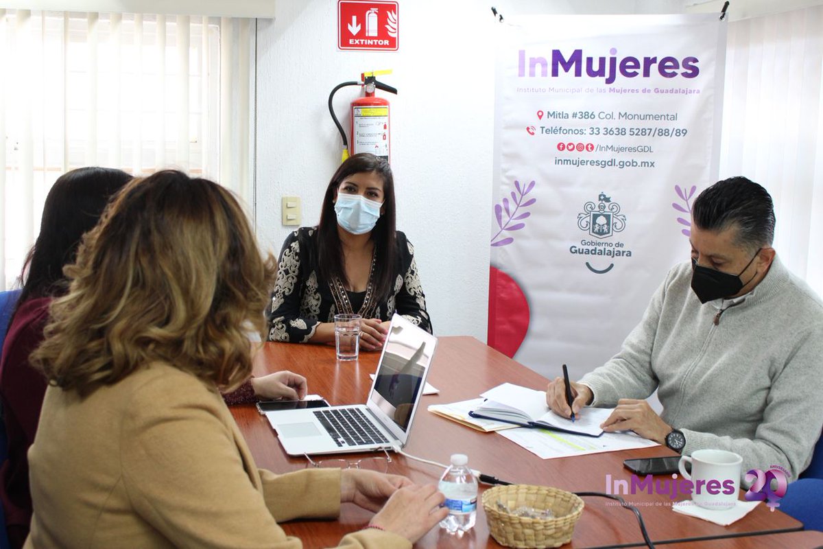 InMujeresGDL's tweet photo. El #InMujeresGDL trabaja de la mano con distintas Asociaciones Civiles🤝🏽🔥 como @almadmujeryvida para el beneficio de las tapatias y los tapatios.💜☺️

¡Juntas y juntos lograremos #LaCiudadQueQueremos!♀️🤩

#InMujeresGDL #GobiernodeGuadalajara #LaCiudadQueQuiero @carmenjuliagdl https://t.co/4iMAJnhq4J