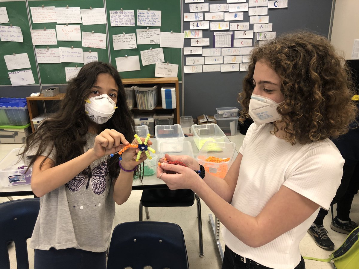 mash_brenda's tweet photo. Ss @BruinsBMS constructing bead neuron models to illustrate how neurons communicate with each other
@MCPS_VA_Gifted #growthmindset #neuroplasticity https://t.co/S3zhk0iGFj