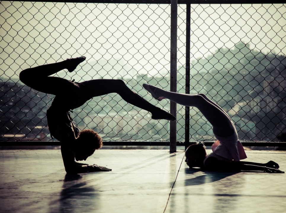 vozdacomunidade's tweet photo. O projeto @NaPontadosPes está com inscrições abertas até esta quinta-feira (10) para o curso de balé no Morro do Adeus, no Complexo do Alemão. Podem participar crianças e adolescentes entre 4 e 18 anos, matriculados na rede pública de ensino. (+) ⬇️ https://t.co/I7j3xT8LMy