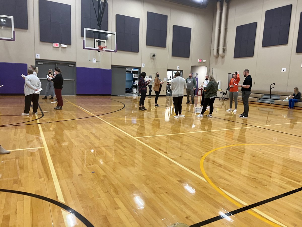 degroote44's tweet photo. How do you spark curiosity & wonder in your classroom? @KelliSturgill23 & @ajh2976 crushed it today leading #SMSWaukee’s PD! They sparked curiosity with flashbulb props & created a deep meaningful connection for staff to experience with letters. #givelove 💜 https://t.co/Ku02k4FipC