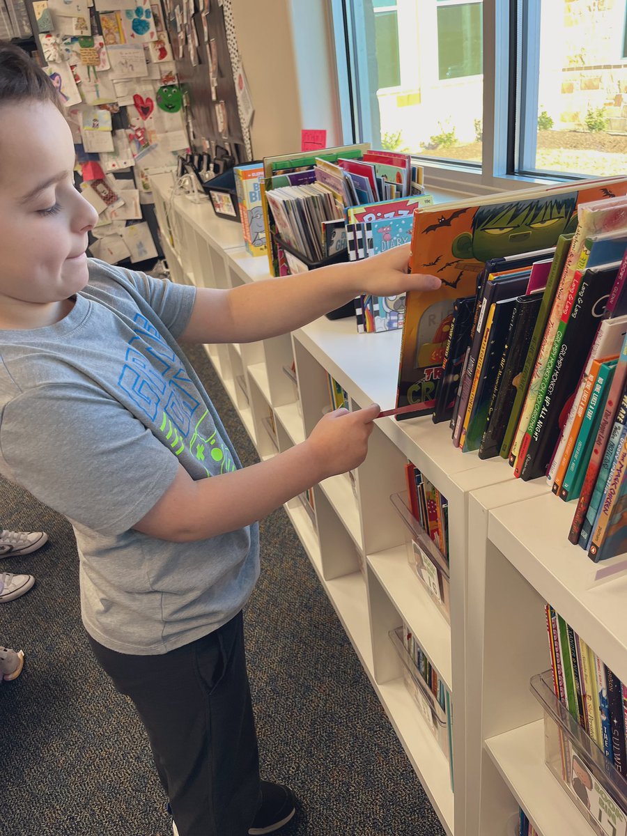 MsBoudny's tweet image. When you practice your library skills taught by @TWELibraryLady in the classroom!! #katyisd @katyisd @katy_libraries #libraryskills #books #readeveryday @TWEHowl #twehowl