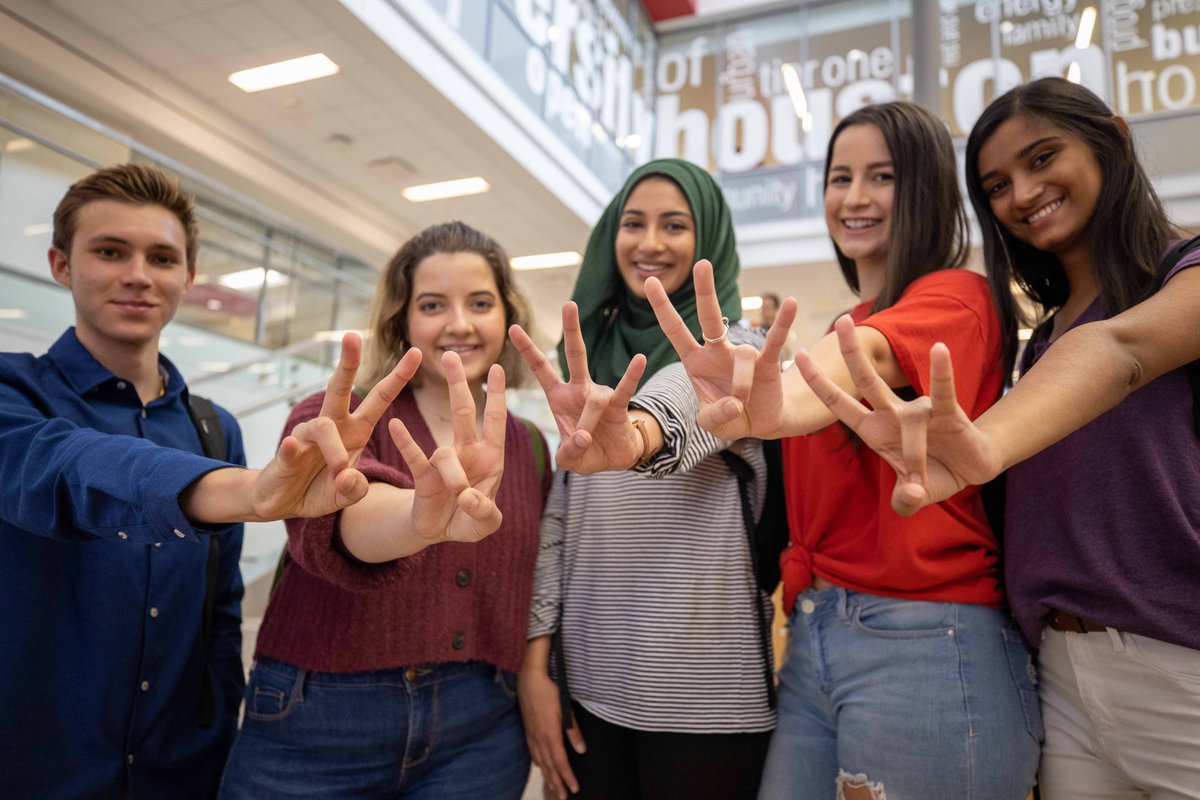 #UHBauer enrolled the highest percentage of women in its '21 undergrad freshman class than any other public university in the country &amp; was 4th in the same category among public &amp; private biz schools, according to <a href="/PoetsAndQuantsU/">P&Q For Undergrads</a> Best Undergraduate Business Schools 2022 ranking.