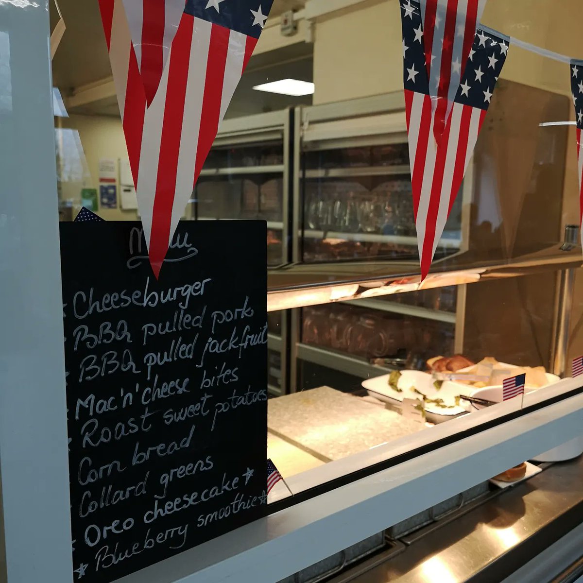 LaxtonJunior's tweet photo. Today saw the first of our 'Eat the World' events and we were transported across the Atlantic to the USA. A wonderful menu of delicious food had been planned by @catering_ljs and we got to try some new foods such as macaroni cheese bites and corn bread. #WeAreLJS #LoveFood https://t.co/jBZaP4wTQf