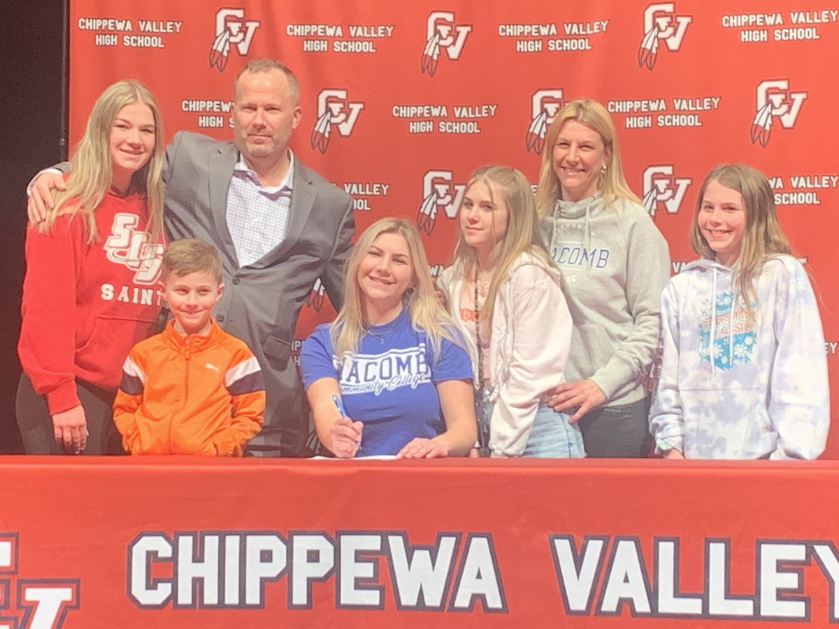 schihl's tweet photo. Congratulations to Jacalyn Jarvie and her family as she signs with @MacombVB to continue her academic and athletic career! #OnceaBigRed https://t.co/fKH2BeQG18