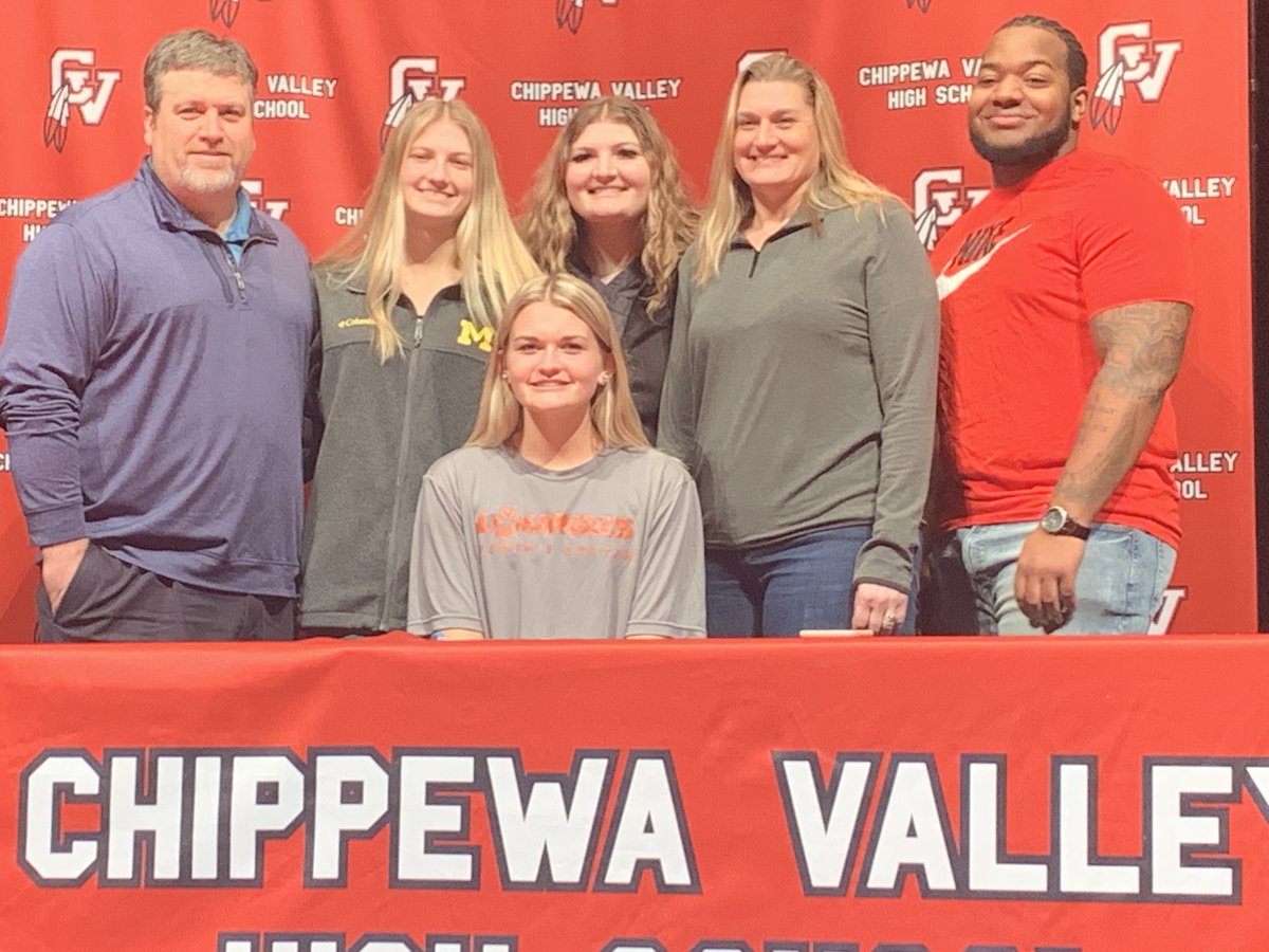 schihl's tweet photo. Congratulations to Keira Boskovich and her family as she signs with @LourdesUWsoccer to continue her academic and athletic career! #OnceaBigRed https://t.co/sWN2JibsW0