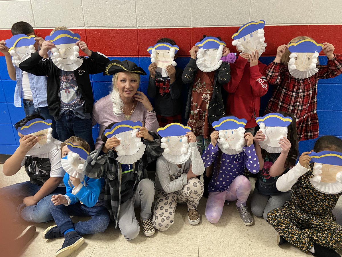 I mean how cute are these little George Washingtons? 🇺🇸 Mrs. Broders class is having a blast learning about American Symbols ❤️💙🤍 #CCSDSTEAM #AmericanSymbols <a href="/OGESeagles/">Oak Grove Elementary School</a>