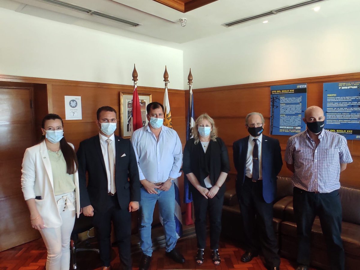 RodrigoAlberna3's tweet photo. Esta tarde con la Pte. de UTE Ing. Silvia Emaldi, el Dir. de UTE Ec. Enrique Pées Boz, el Dip. Omar Estévez, la Cra Daniela Murad y técnicos de Inclusión Social del Ente, para gestionar soluciones a deudas pendientes por energía eléctrica a familias  del Barrio Caballero de Salto https://t.co/UY1AcsfzO8