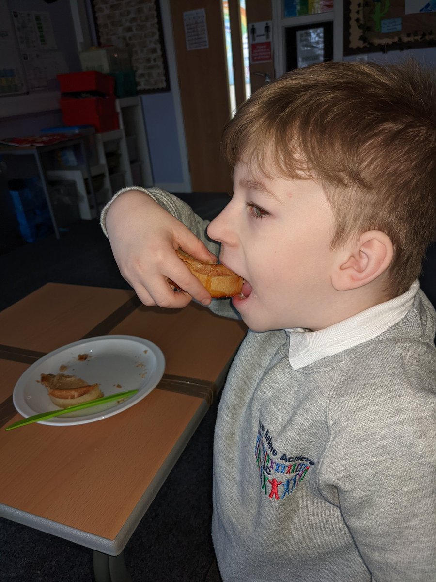 CSCClass1's tweet photo. Pie taste test today! Belleville's or Bell's Scotch Pies... Guess which won?? #pieweek @wlconnolly https://t.co/dJxxijEwnl