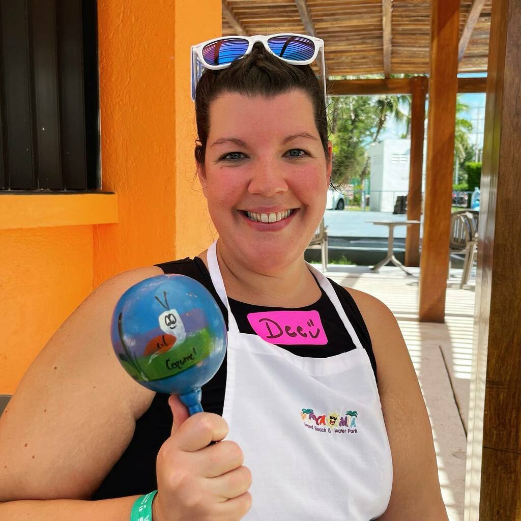 ParoDeeJay's tweet photo. Ready for a salsa fiesta!! :D #DanceAndSalsa #PlayaMia #PlayaMiaBeach #OasisOfTheSeas @playamiacozumel https://t.co/yr76mOH18r