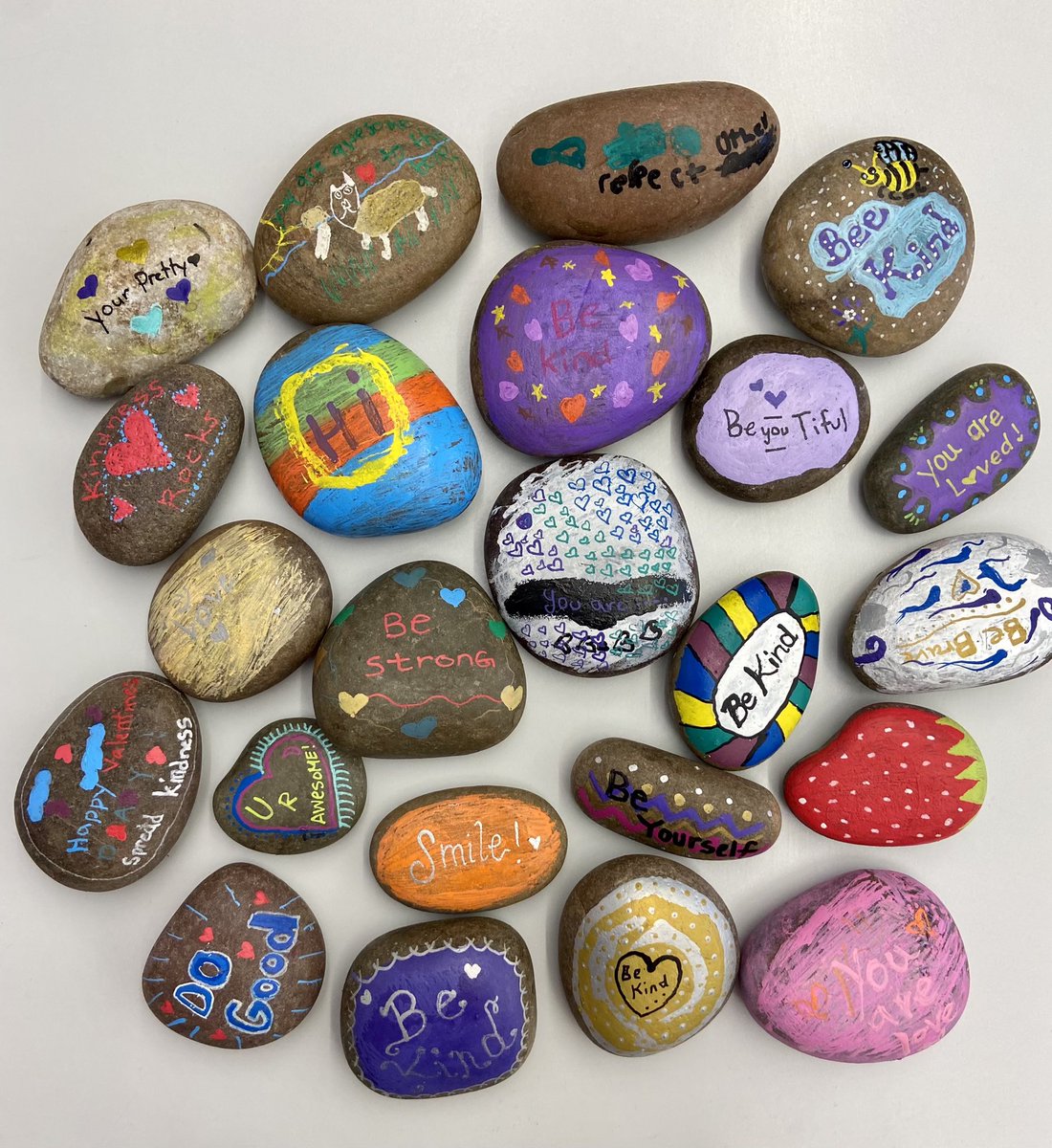 handyelementary's tweet photo. GRIP Mentors and Mentees painted kindness rocks to place in our Handy garden! ♥️🖤🐝#OCGRIP #kindnesschallenge #powerofmentorship https://t.co/F5reSOmjPv