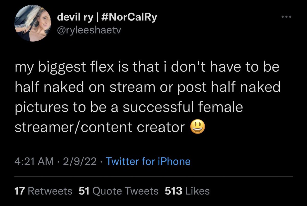 Paliza's tweet image. My biggest flex is my huge tits 😌💅🏻