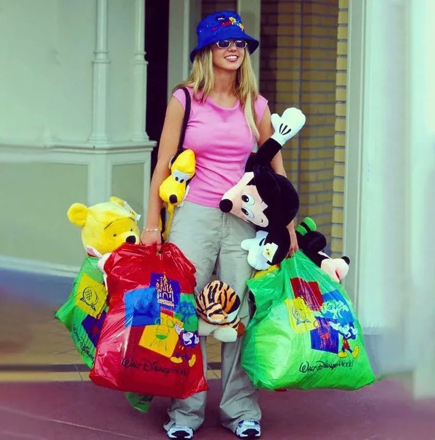 HistoryAtDisney's tweet photo. Britney Spears seen shopping at the Emporium in the Magic Kingdom at the Walt Disney World Resort in 1999 https://t.co/x16qrRTKdn