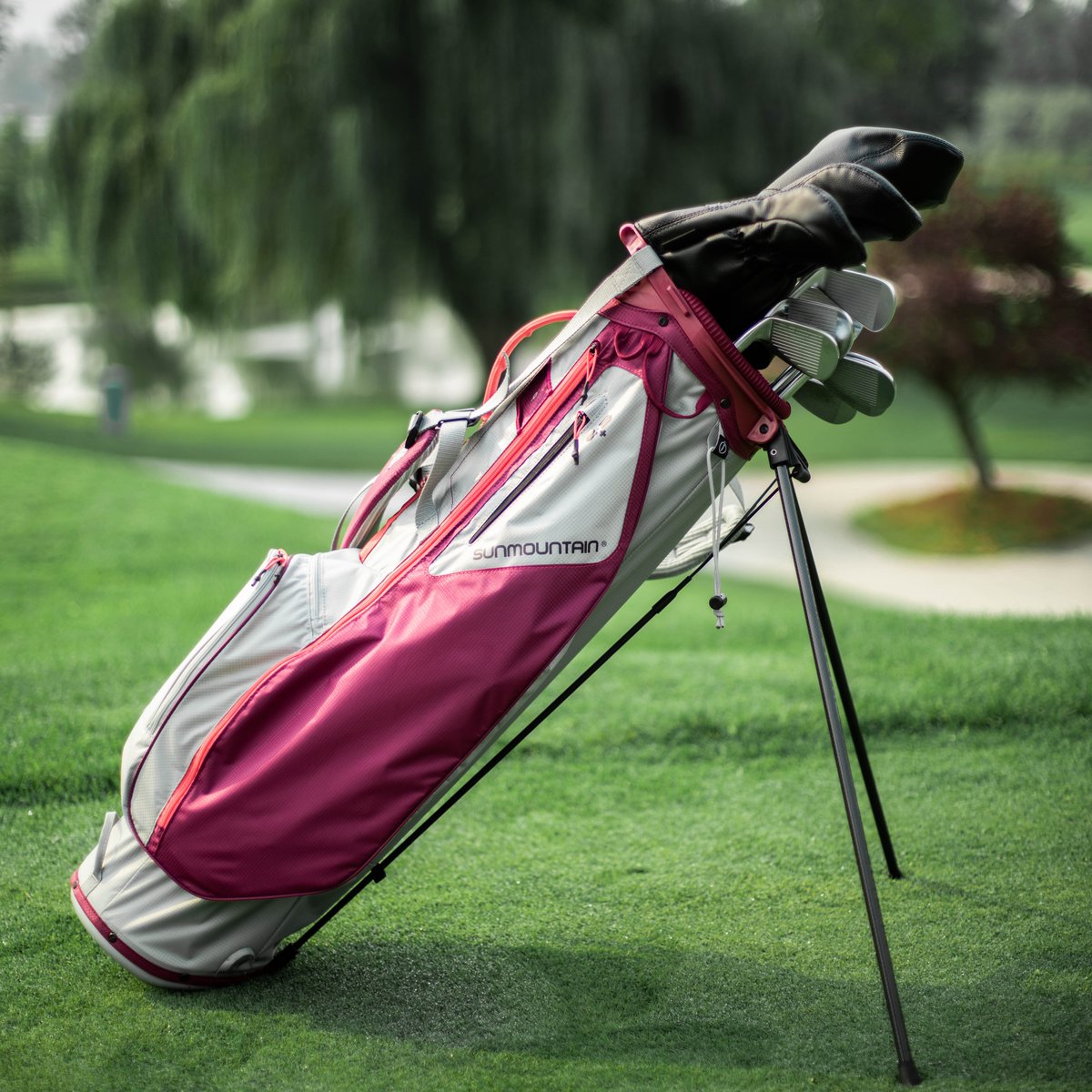 SunMountainGolf's tweet photo. Just a few of our favorite bags π Including the 4.5 LS Stand Bag, C-130 Supercharged and the 2.5+ Stand Bag. Which one is your favorite? #SunMountainGolf #StandBags #LadiesGolf #MensGolf #WalkTheCourse https://t.co/U8wwc8r5fX