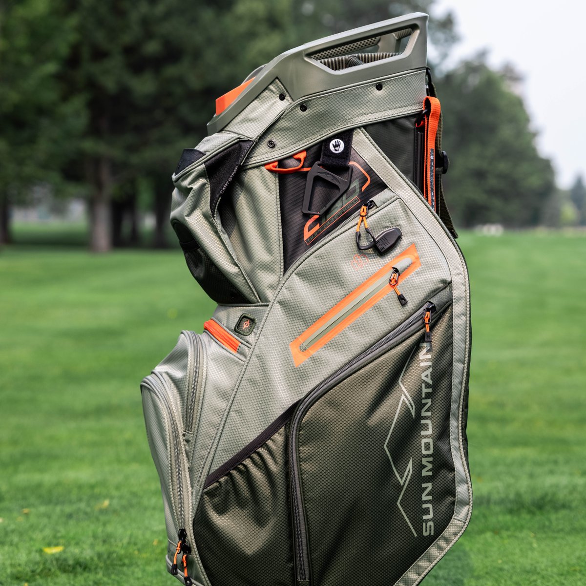 SunMountainGolf's tweet photo. Just a few of our favorite bags π Including the 4.5 LS Stand Bag, C-130 Supercharged and the 2.5+ Stand Bag. Which one is your favorite? #SunMountainGolf #StandBags #LadiesGolf #MensGolf #WalkTheCourse https://t.co/U8wwc8r5fX