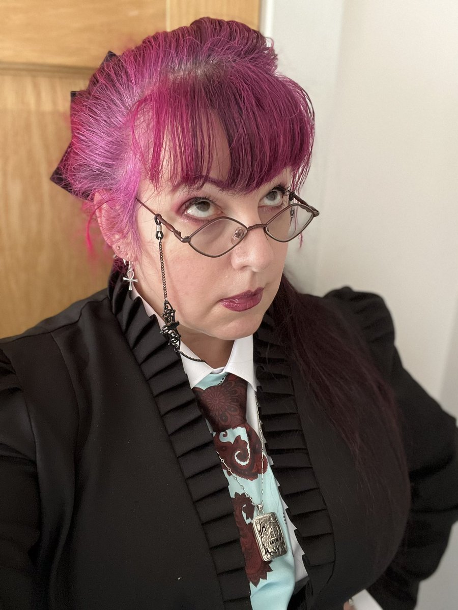 CupcakeGoth's tweet photo. Goth at the (home) office: Governess who delivered special in-person lectures to her charges.
#ThisIsGoth
#EverydayGoth
#UnnervingGoverness https://t.co/902d9OE1Yg