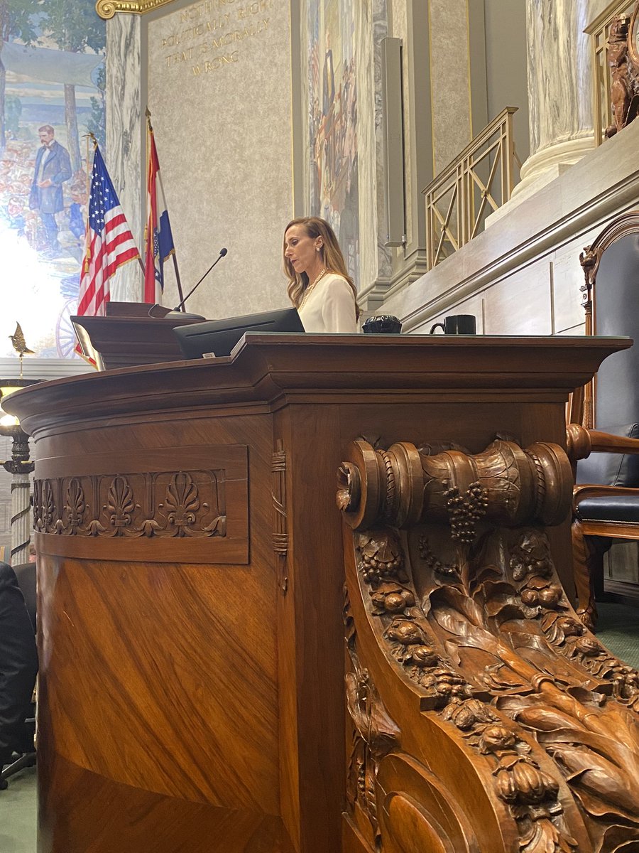 EmilyManleyTV's tweet photo. As a reporter, I try not to pick favorites  but today the women of the Senate make me proud to be a woman from Missouri. #moleg https://t.co/isNBEfBiXW