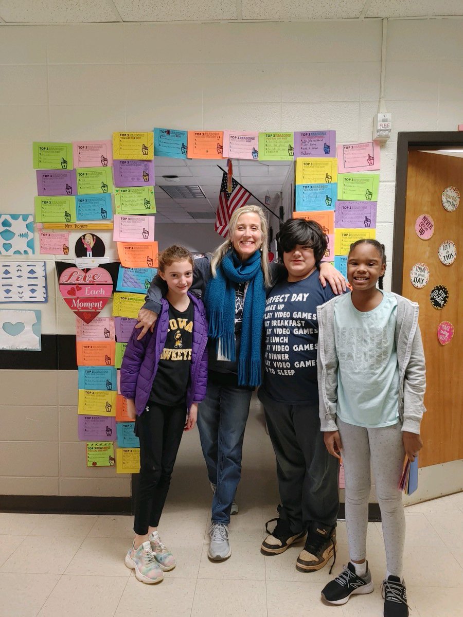 MRESCougars's tweet image. Sweet cards, messages, and a yummy lunch is how we celebrated Ms. Rogers this week! Happy National Counseling week! #CCSDFam #CCSDCares