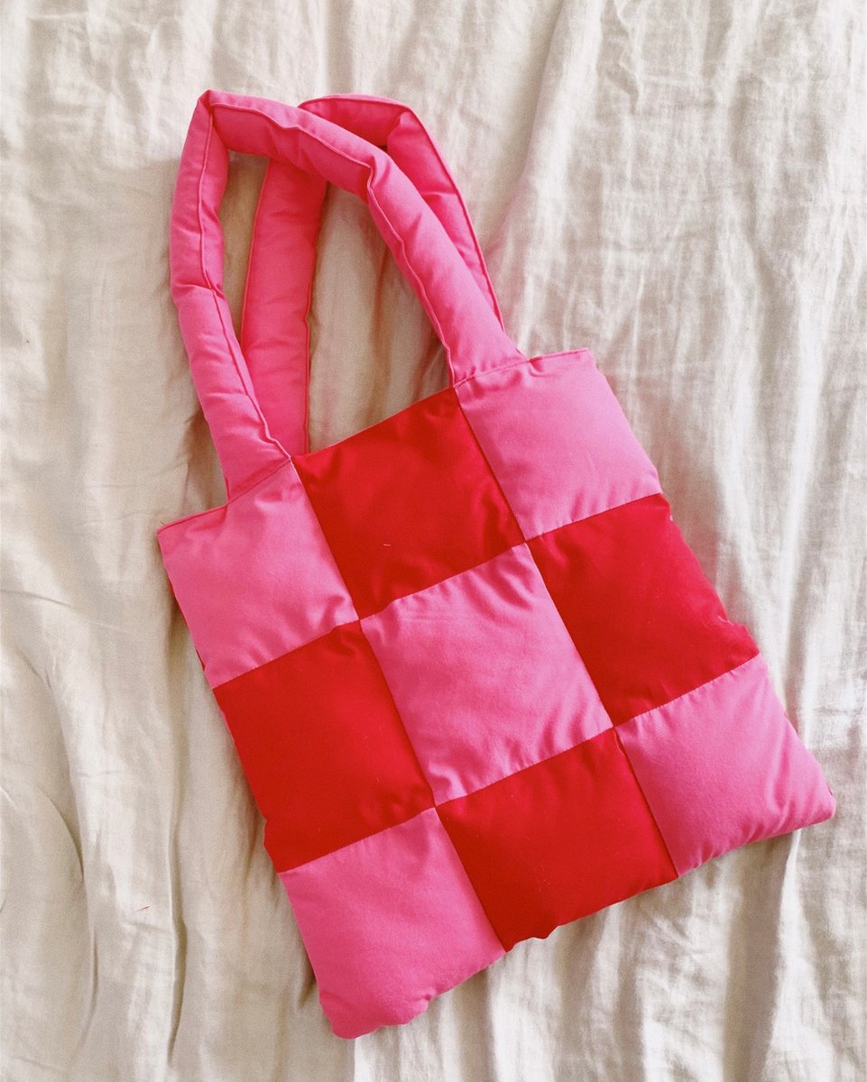 blushspice's tweet photo. Check out these puffer totes dropping REAL SOON!!💗❤️They’ll be available in pink and red or a surprise color palette 👀  These totes are made from scrap fabric in an effort for us to reduce waste, so surprise colors will vary by order but still be in two toned checkers https://t.co/WPwmIKsbwi