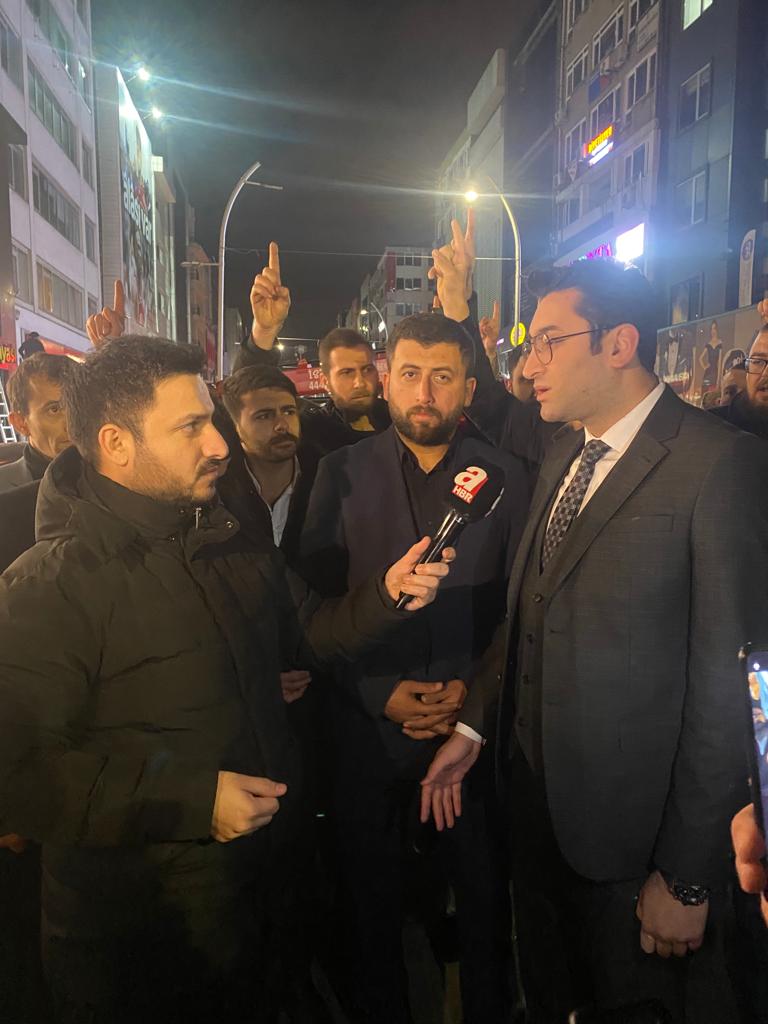 BuyukcekmeceAlp's tweet photo. AlperenOcakları:HalkTVsunucusu, AyşenurArslan'ınKıbrıs'ıYunanistan'abağlamavebüyükBizansİmparatorluğu kurma hayalleri varsa.Şunu çok iyibilmelidir ki.!AlperenTürk gençliği, hayallerini başına yıkmak için bir gece ansızın gelecektir.! #HalkTv
#AyşenurArslan
#TürkMukavemetTeşkilatı https://t.co/n3wl9NIZv0