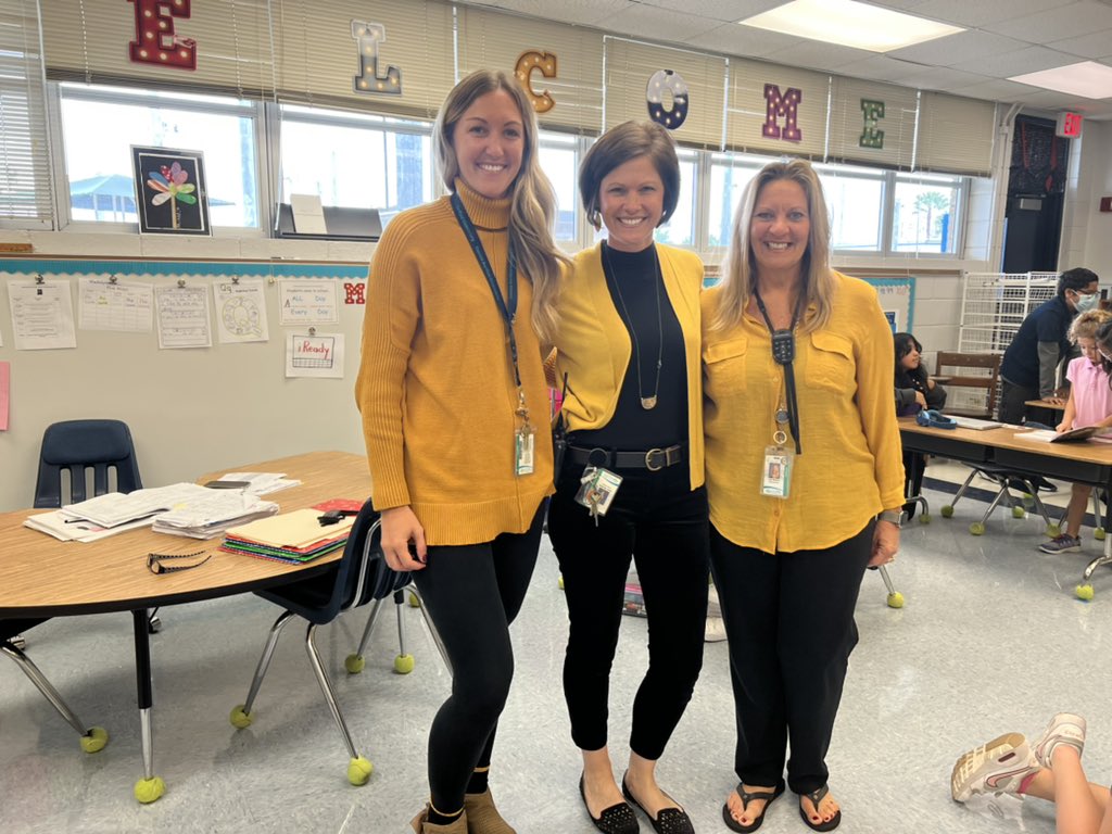 This cool weather created a set of triplets <a href="/TommieBarfield/">Tommie Barfield</a> ! #sweaterweather <a href="/Skudnig/">𝕄𝕣𝕤. 𝕊𝕜𝕦𝕕𝕟𝕚𝕘</a> <a href="/mrs_richart/">@mrs_richart</a>