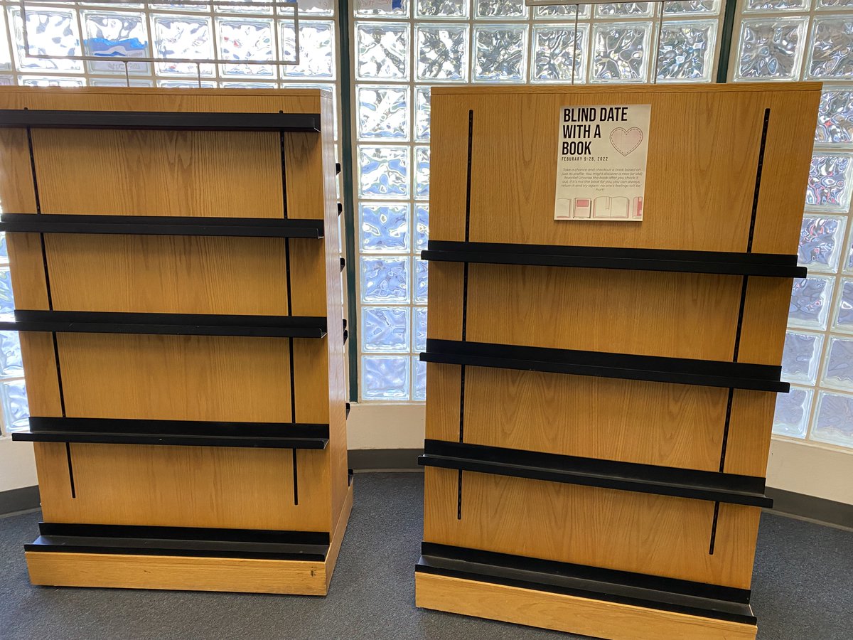IHMSLibrary's tweet image. Blind Date with a Book is a hit already -- in the span of 10 minutes, all the books were checked out by excited readers! Time to wrap more! #SRVLibrarylove #powerofjag