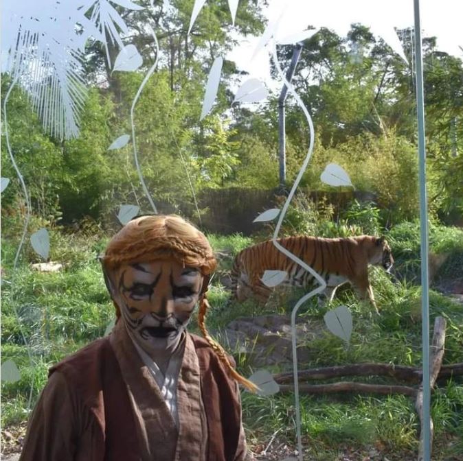 rebellegion's tweet photo. Courtesy of Alpha Base (https://t.co/KEyBLkpsmS): Alpha Base Member and Jedi Master @tereshkovacostuming finds a worthy apprentice
#starwars #starwarscosplay #rebellegion #alphabase #jedimaster #cathar #tiger #lightsaber #rebels #jedi https://t.co/HQSfWfnsdI