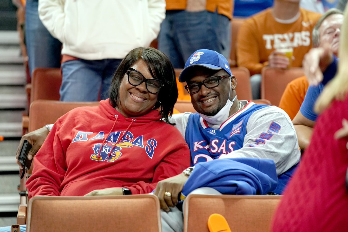 LizKreutz's tweet photo. Loved 📷 @kj_atx and his proud parents!! So happy for y’all @yvoneadams @kwabnba ❤️💙 #kjadams #kansasbasketball #westlakenation @KUHoops https://t.co/2vLro5uFlb