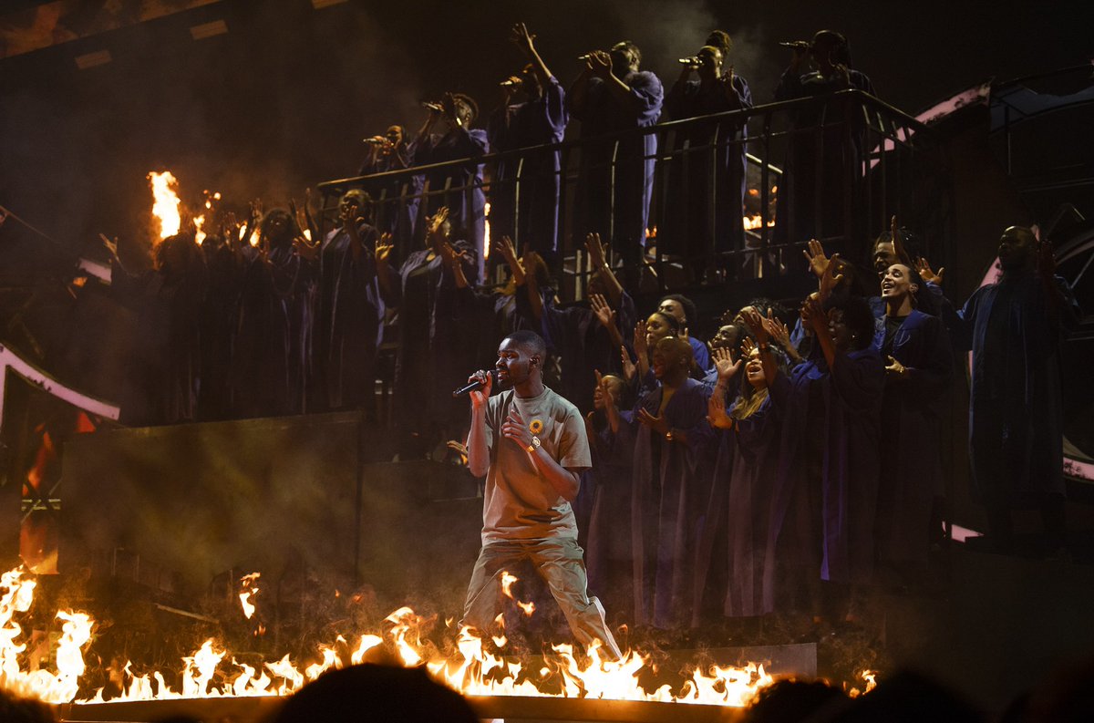 Santandave1's tweet photo. Unforgettable night https://t.co/TbQ2mKqEhq