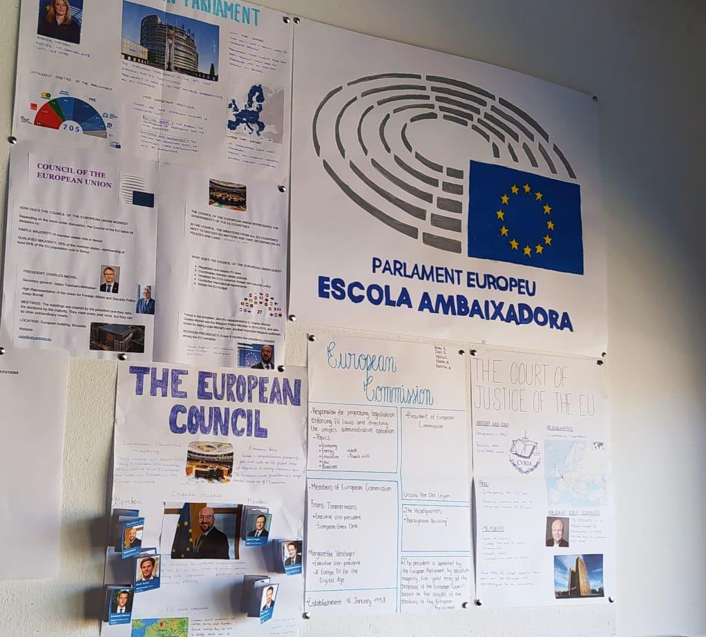 Escolaelcim's tweet photo. Els ambaixadors júnior del Parlament Europeu expliquen el funcionament de les institucions de la UE a 2n d'ESO
#escuelasembajadorasdelparlamento
#ErasmusPlus
#etwinninig_europe
#ErasmusPlusES
#MiErasmusPlus
@sepie_gob
#activecreativeenterprising https://t.co/MWUZE2ZJLF