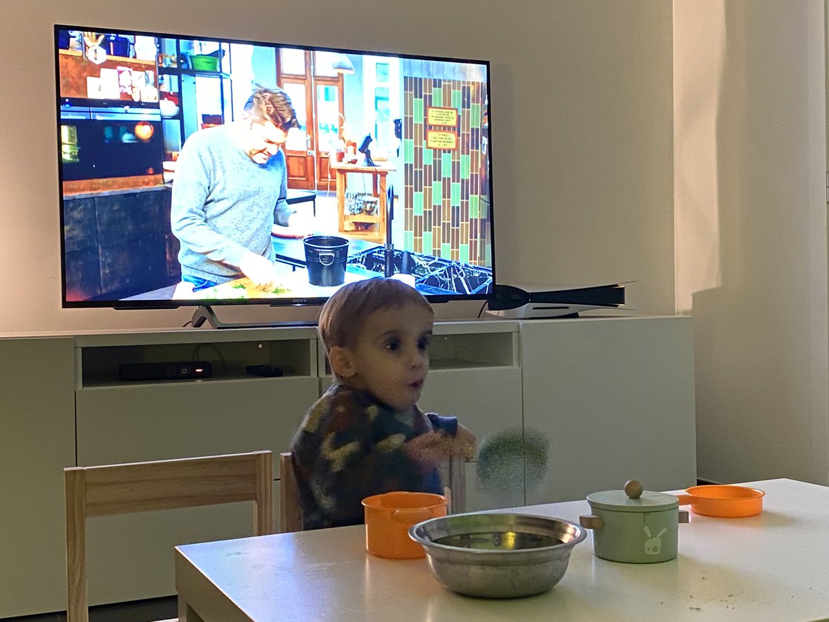 FredDusart's tweet photo. Wanneer @Jerremeus op tv is met #dagelijksekost moet hij zijn pannen uithalen om mee te doen. https://t.co/WiJmFsUx8J