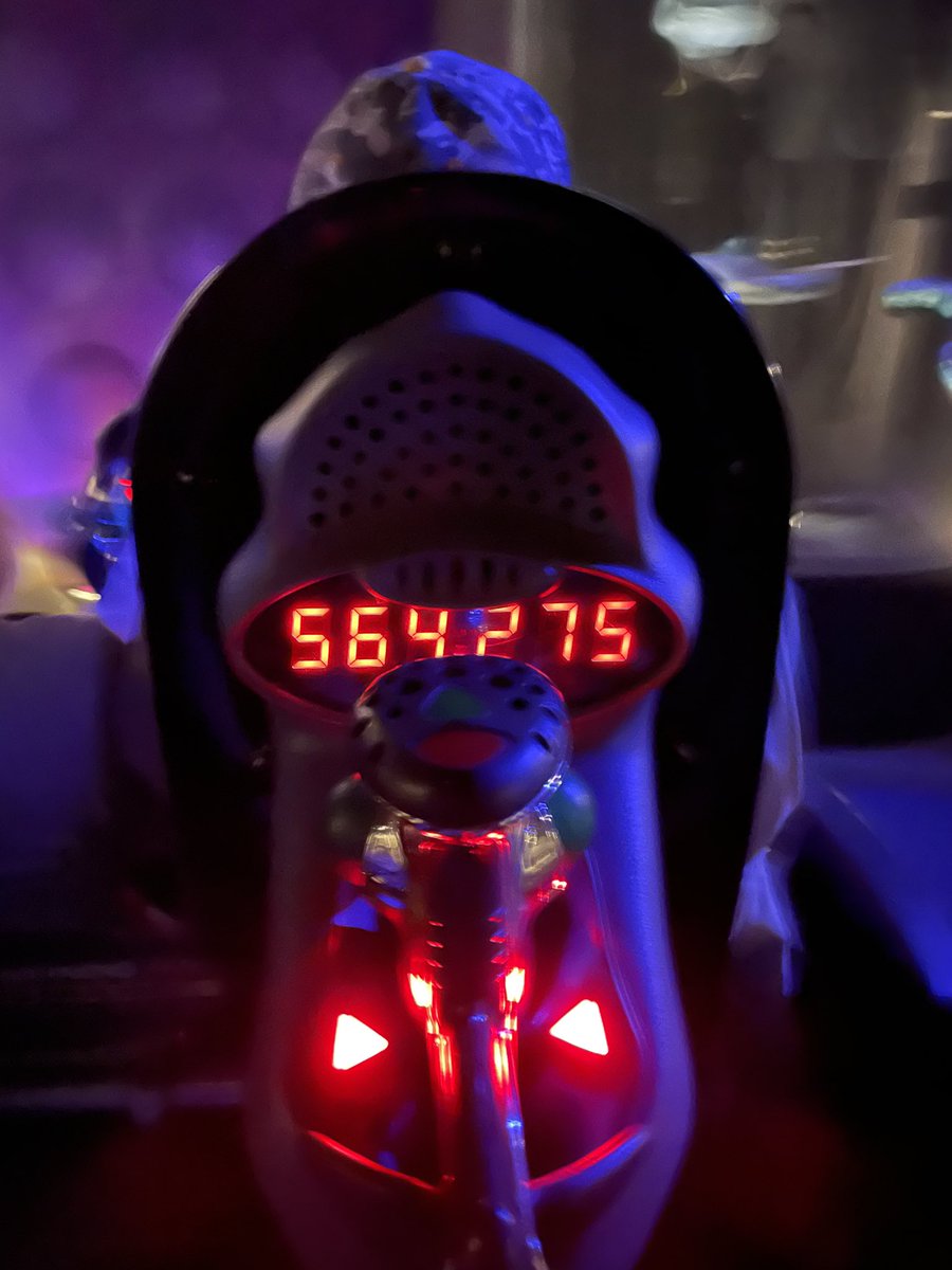 BdotMitch23's tweet photo. Broke my PR today @UniversalORL #Meninblack #AgentB https://t.co/QQ3fRXtStv