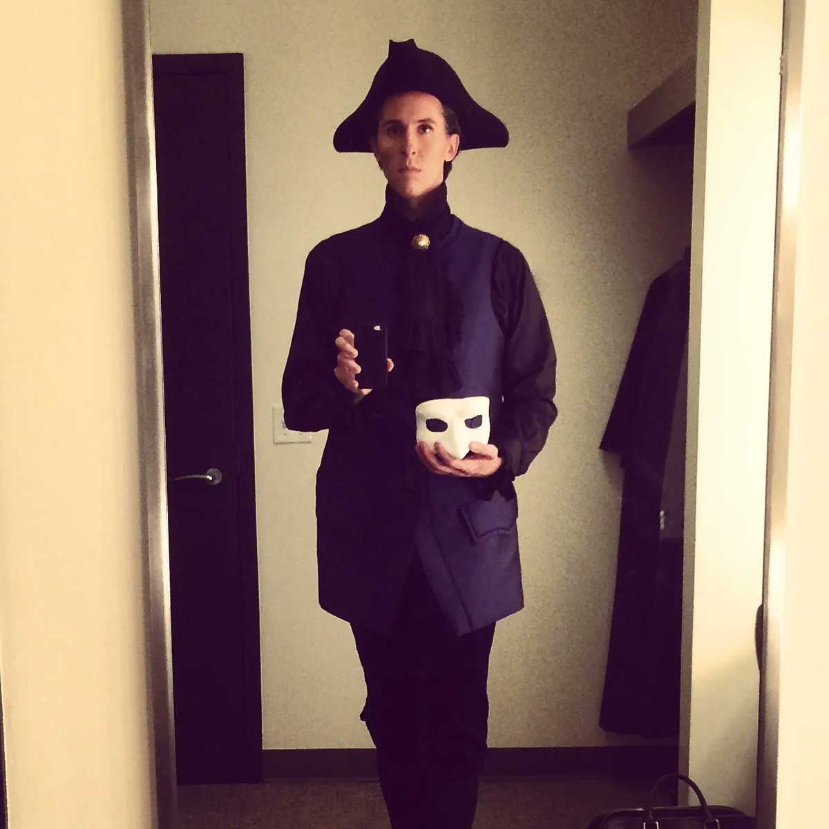 randallbills's tweet photo. “Party!” #pastproduction Don Ottavio is up for a ball at Don Giovanni’s #dressingroomselfie @SeattleOpera https://t.co/D9ex2ZlNX3
