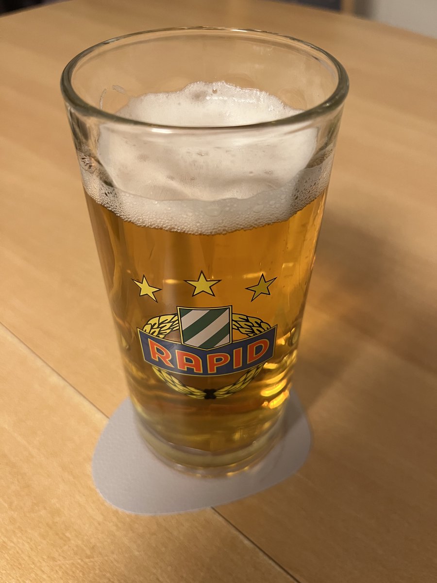 RanasTweets's tweet photo. Ist auf jeden Fall schon ein Siegerbier! Das hat das #Dosen Gesöff keine Chance! #SCRsal #BuliAT https://t.co/FahUhBArNk