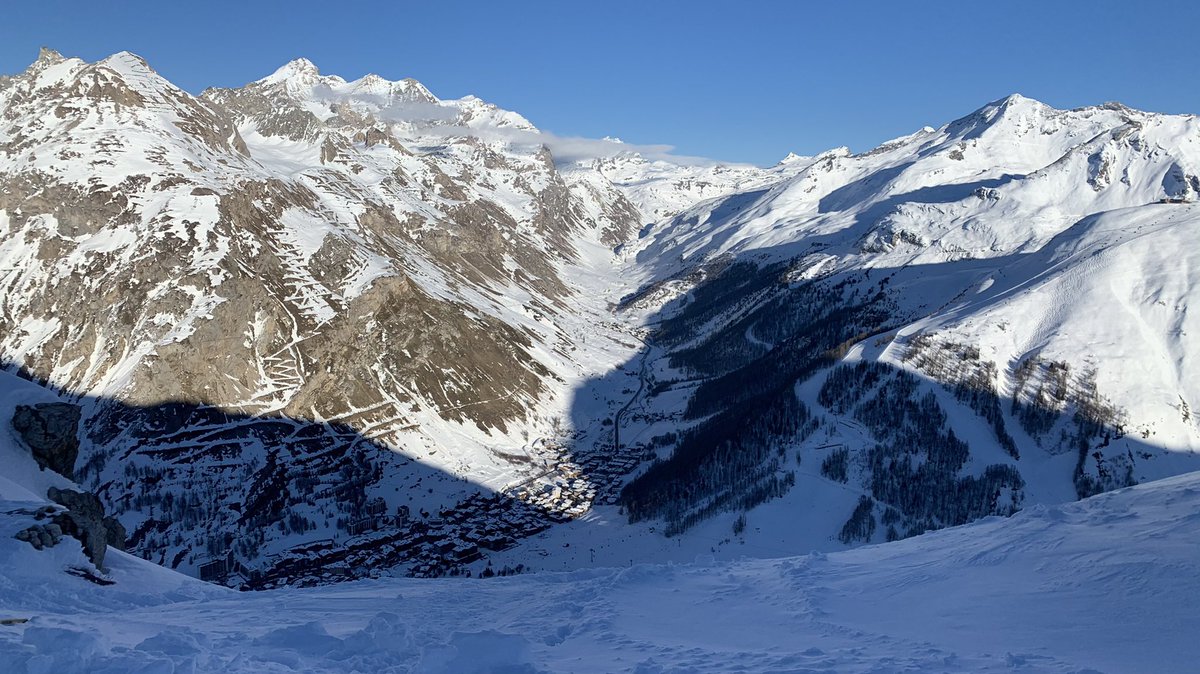 RomuDansLaRadio's tweet photo. Le 😷 n’est plus obligatoire sur les télésièges et les téléskis. Il demeure obligatoire dans les téléphériques et les télécabines #valdisere #tignes https://t.co/Ll4xvBqg8K