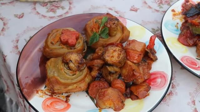 Anubi_Inpw's tweet photo. Village affairs
IRAN ♧ UZBEK Dish, Gul Khanum
Which is So Delicious & Popular
♧ Village Cooking Vlog
#kendişleri #VillageCooking #OutdooreCooking
https://t.co/Il1UvYDiup https://t.co/ZoU4grA12W
