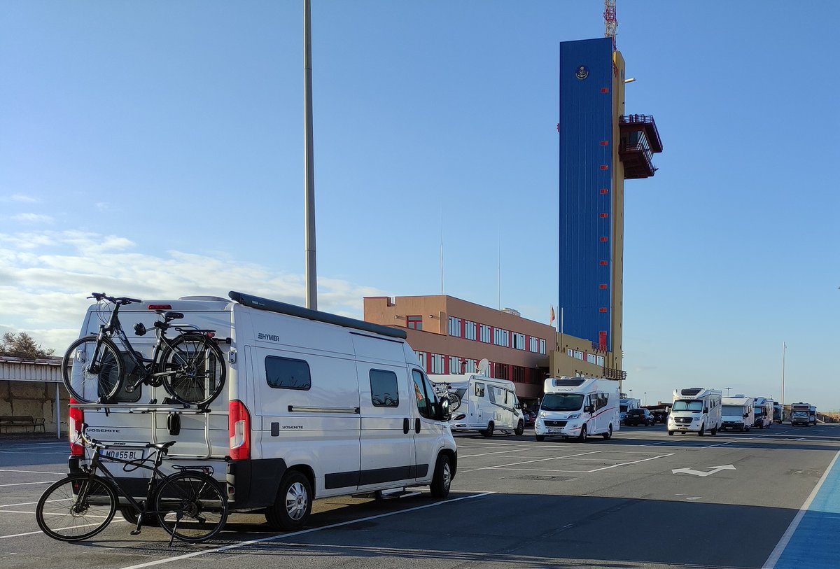 JMROMANGARCIA's tweet photo. La playa del #Bobar y el antigua recinto ferial, hasta la bandera: La invasión de autocaravanas, turismo en auge, hace necesaria un gran área para aparcar y pernoctar en Almería. ‼#BajoelManzanillo: unas 200 'casas sobre ruedas' en la capital este 9F 
🖱https://t.co/DDNW3jgxKk https://t.co/Ixu8EI7sdR