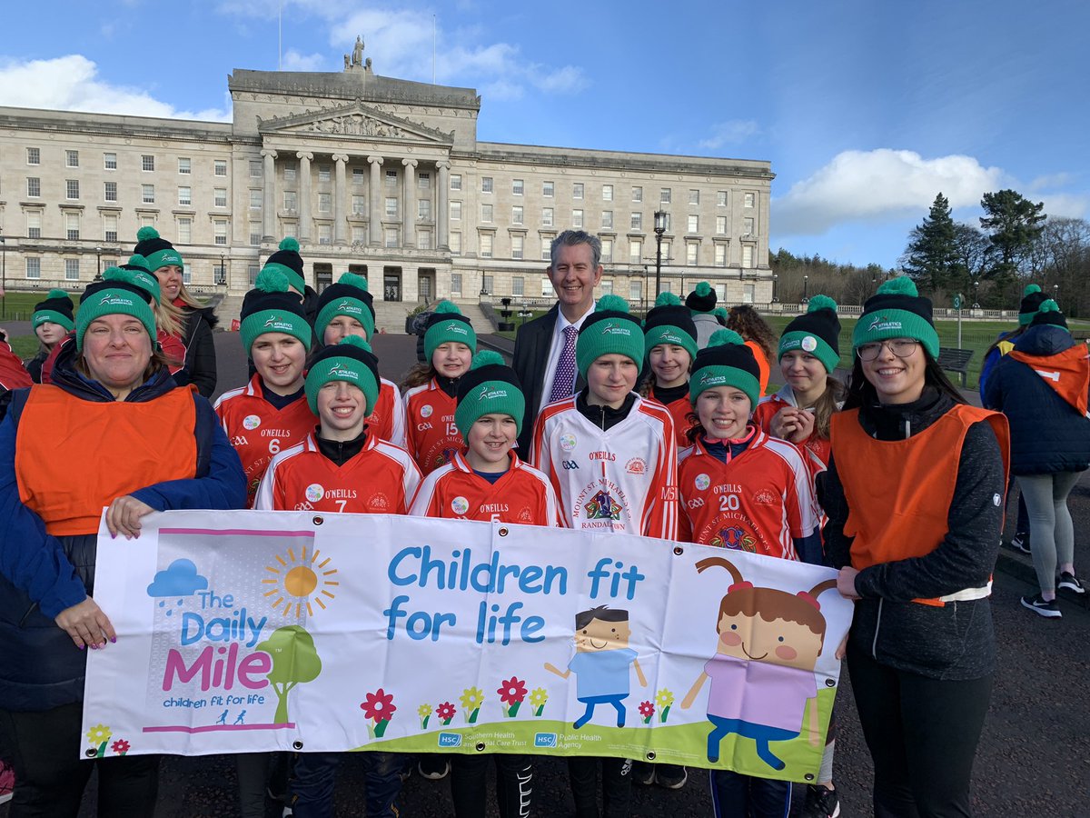 Congratulations to our P7s who represented the school at the launch of the Daily Mike Pledge at Stormont today. They met a lot of famous faces and some local politicians including @RobinSwannMoH <a href="/JustinMcNu1ty/">Justin McNulty</a> Nicola Mallon and Edwin Poots.