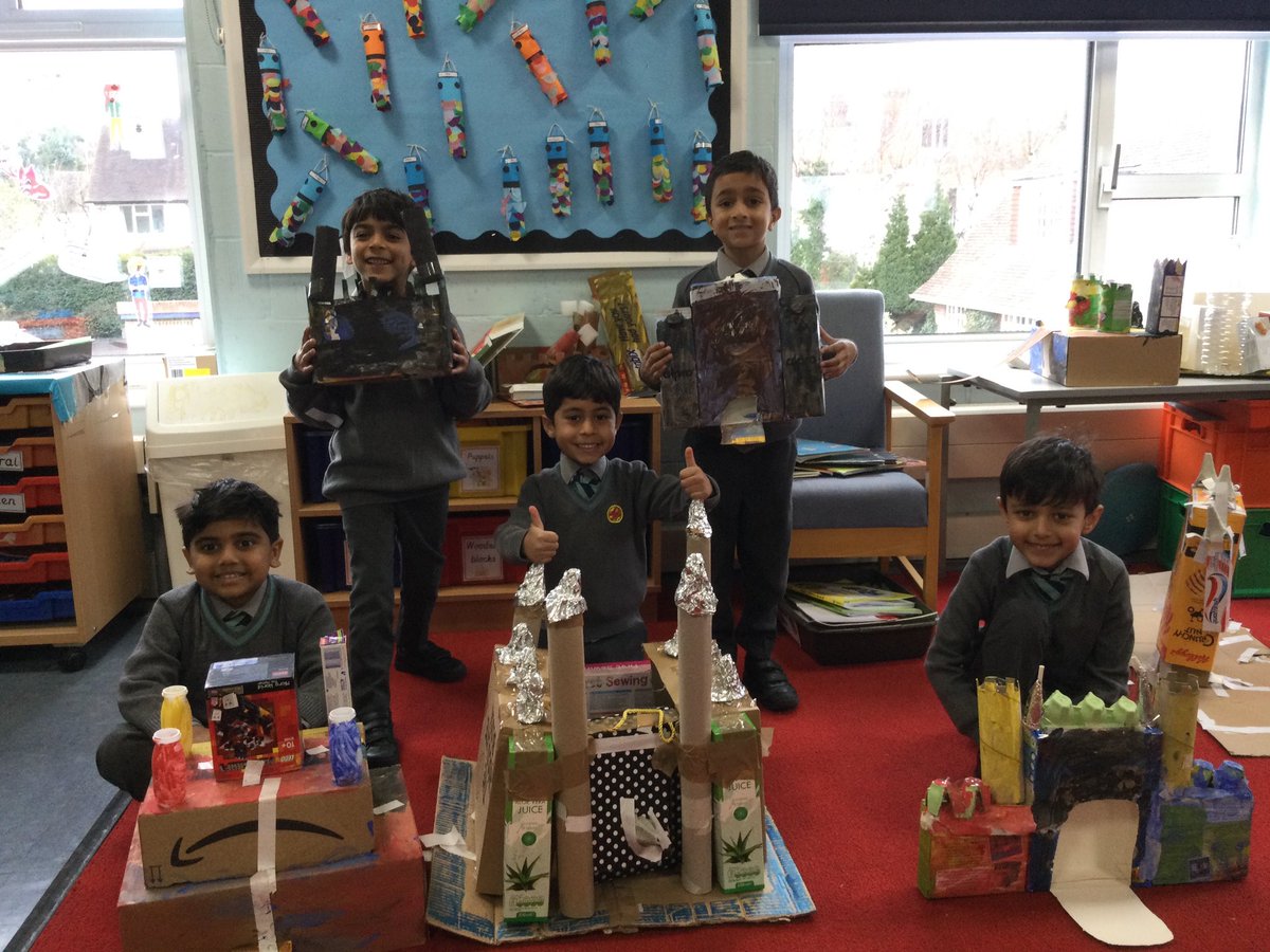 Stmpreprep's tweet photo. 1CW constructed junk model castles this week as part of their topic work. #knightsandcastles #junkmodel https://t.co/iCykuB7Kzs