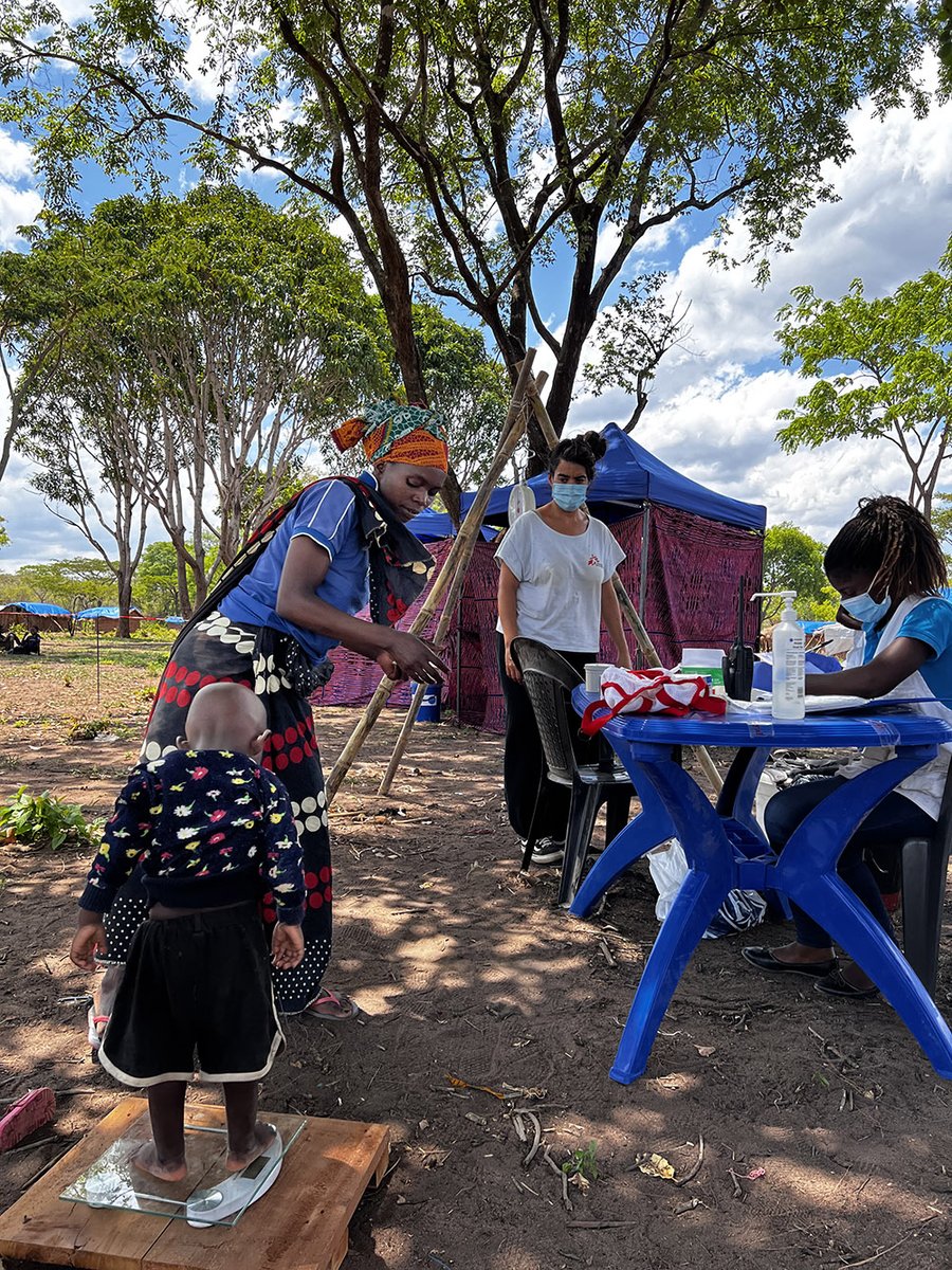 MSF_Espana's tweet photo. 🚑 Hoy te invitamos a venir con nosotros un día junto a nuestro compañero @garbertxu en nuestra clínica móvil, en Mozambique 🇲🇿. 

🧵 Hilo

📸 y 🎥@garbertxu https://t.co/JGiHLi96WW