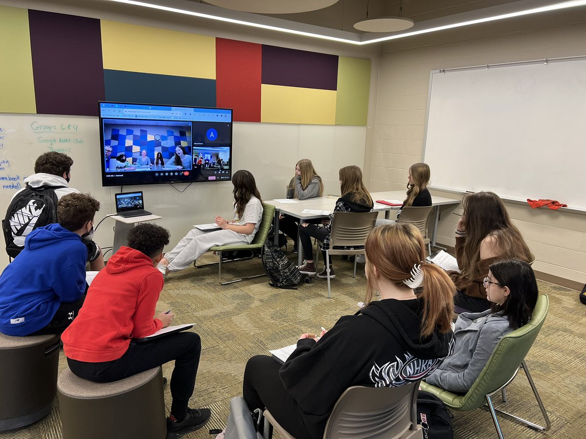MissThomasgv's tweet photo. 11th Grade AP US History students from Mrs. Dealy’s classes coached 8th grade students through the process of writing DBQs. Great discussions and collaboration. @n8than_thomas @Bakerdealy #NMSTeach https://t.co/ZDUqi28v2u