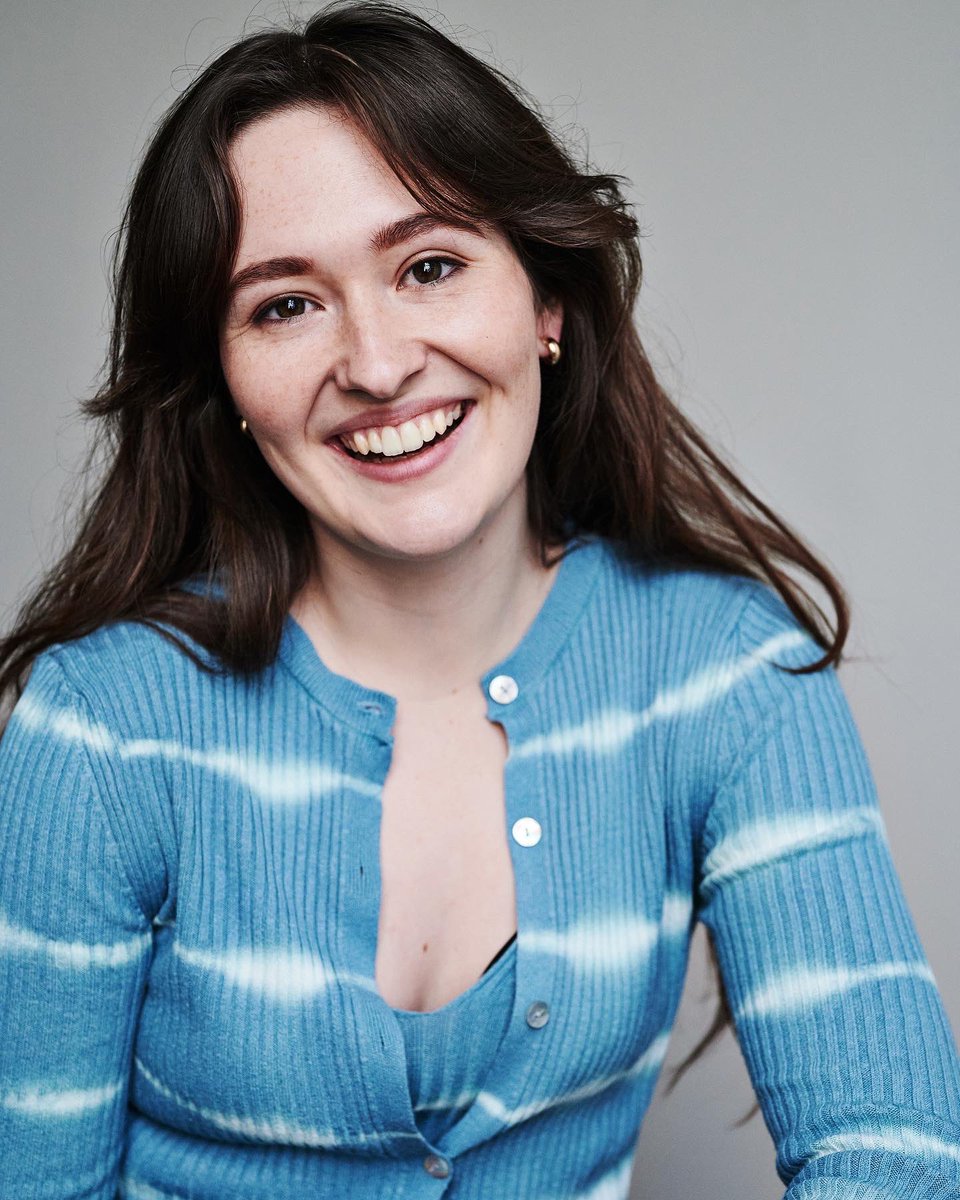 Two of my new headshots by the wonderful <a href="/RuthCrafer/">ruthcrafer</a> 
Going into 2022 feeling very meeeee ✨ ✨