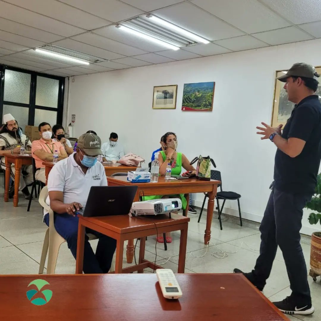 Co_Inter_Cesar's tweet photo. Nuestra presidenta en reunión de socialización de avances del PDTES (310 proyectos aprobados por $1.235.892 millones de pesos) y del Pilar 6, reactivación económica productiva y ambiental con el doctor Carlos Eduardo Campo @ccampocuello @FedeCafeteros @FENDIPCESAR https://t.co/wXRmTEHaNN