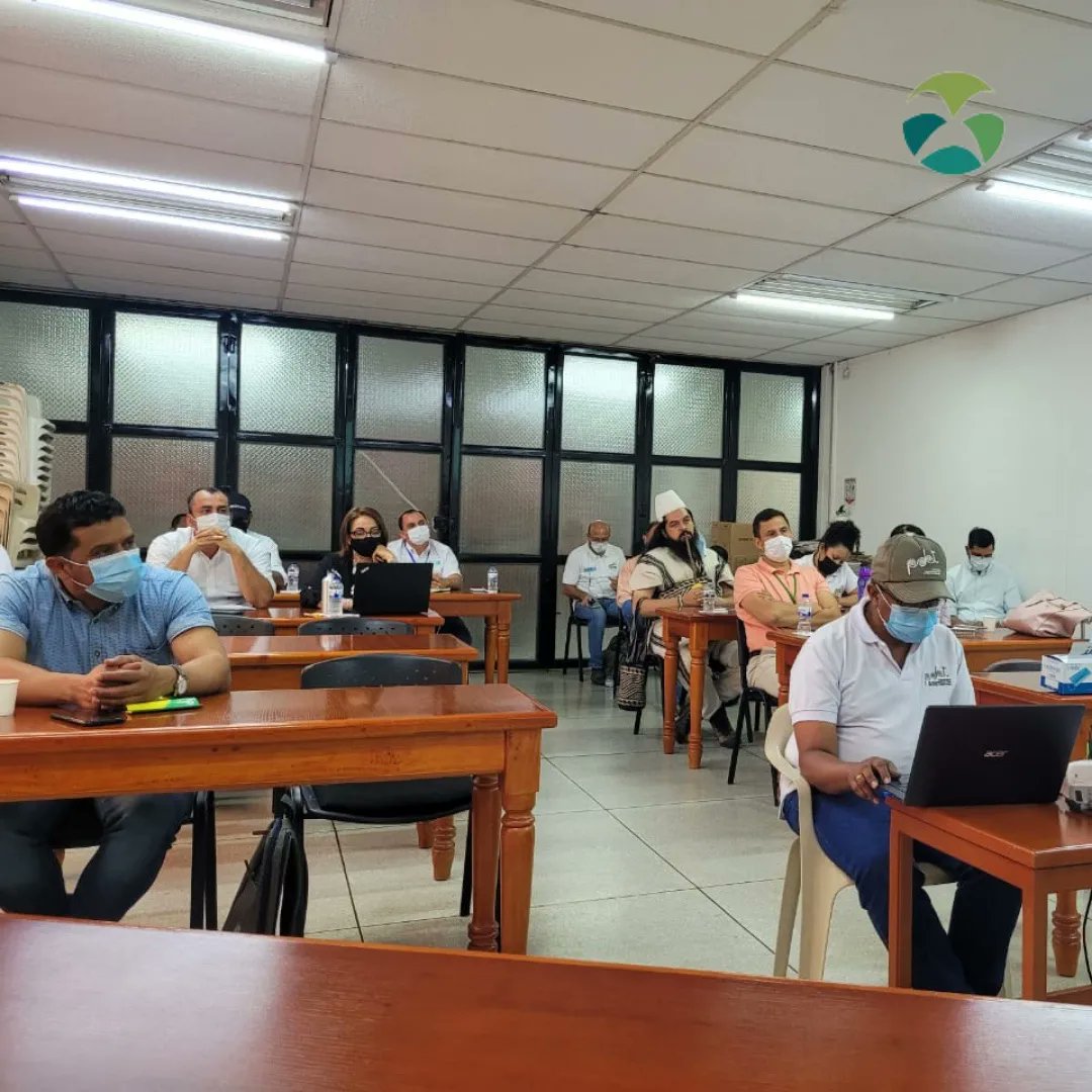 Co_Inter_Cesar's tweet photo. Nuestra presidenta en reunión de socialización de avances del PDTES (310 proyectos aprobados por $1.235.892 millones de pesos) y del Pilar 6, reactivación económica productiva y ambiental con el doctor Carlos Eduardo Campo @ccampocuello @FedeCafeteros @FENDIPCESAR https://t.co/wXRmTEHaNN