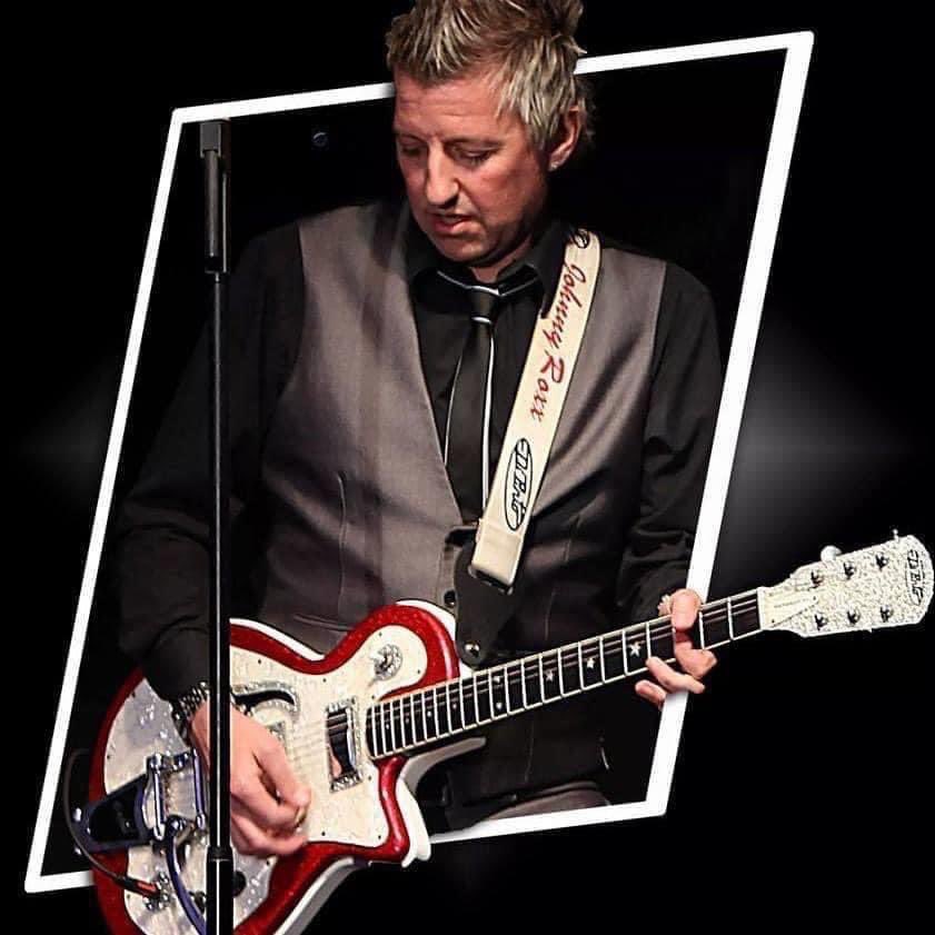 This weeks live entertainment…
Friday we’ve got the one and only Paul Dobie!
Saturday we’ve got Johnny Roxx…
Both are not to be missed, make sure you book a table now! 🍸🎶