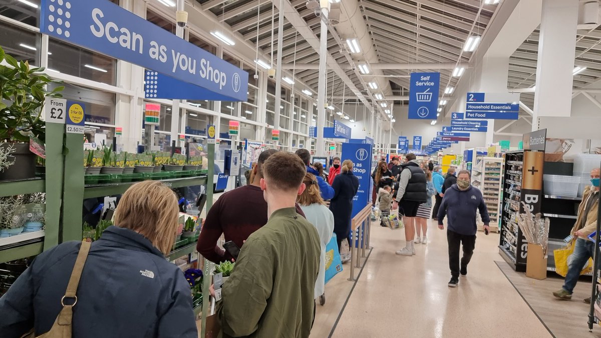 MrYPatel's tweet photo. @Tesco @tesconews ooppss.. looks like the #POS is down.. #tescodown https://t.co/UB6NNDNjYS