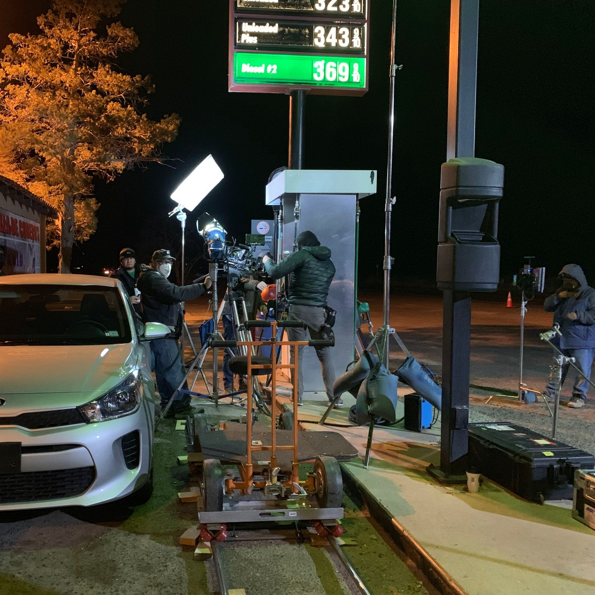USEagleFCU's tweet photo. Have you ever wondered what it’s like behind the scenes of a #tvspot? 🎥🎬 Take a look at the latest shoot we did with the amazing @NMFilmOffice
Watch the full clip here: https://t.co/0WSGcJ3Gna👽
Location: Cubero, NM
Actors: Jamie Jung & Sean Berube
#USEagle #NoOverDraftFees https://t.co/c2tsQk5MGt